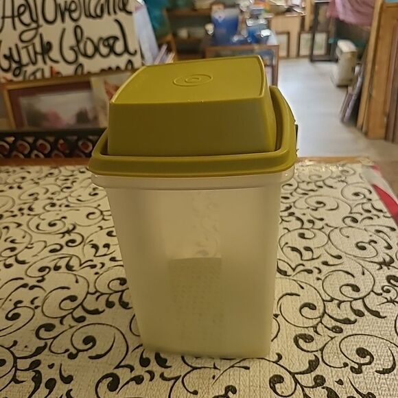Tupperware Pickle Keeper - Picture 1 of 6